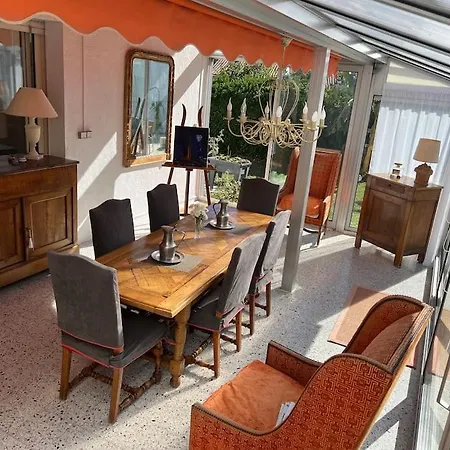 Verdure, Calme Et Lumiere Au Chateau D'oleron Le Château-dʼOléron