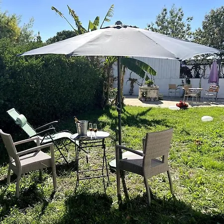 Verdure, Calme Et Lumiere Au Chateau D'oleron Tatil Evi