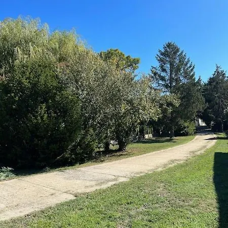 Verdure, Calme Et Lumiere Au Chateau D'oleron Tatil Evi *