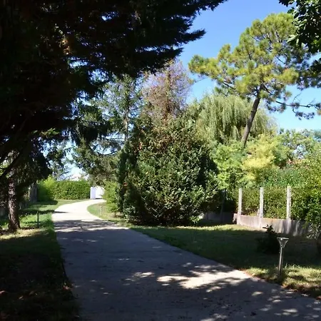 Holiday home Verdure, Calme Et Lumiere Au Chateau D'oleron Le Chateau-d'Oleron