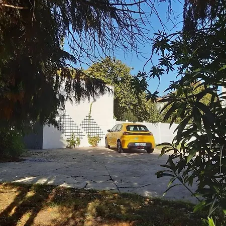 Verdure, Calme Et Lumiere Au Chateau D'oleron Holiday home Le Chateau-d'Oleron